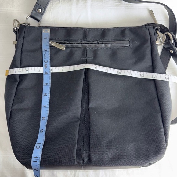 TRAVELPRO Black Crossbody Bag Lightweight Everyday Travel‎ Purse Crew Handbag - Picture 6 of 8